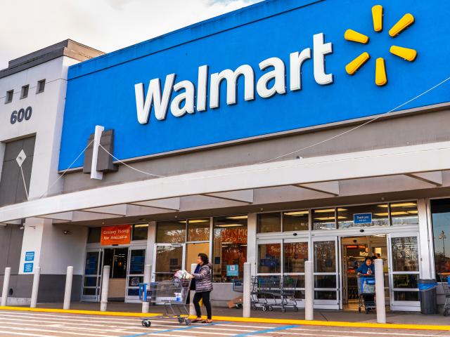 How may Walmart’s fiscal Q4 earnings affect its share price?